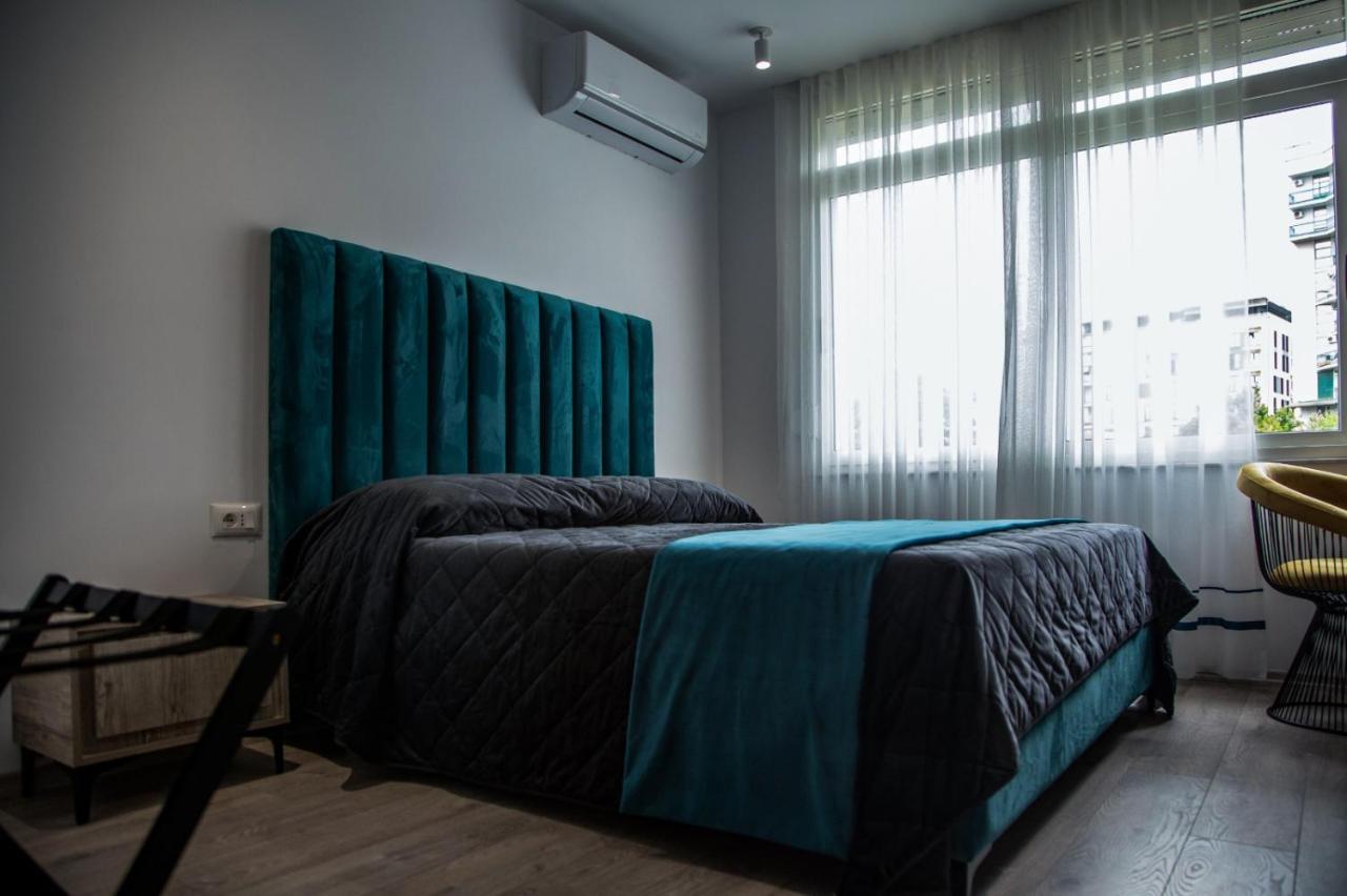 Lucas Central Premium Studios Tirana Esterno foto